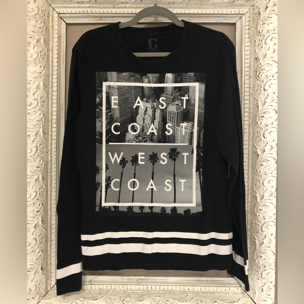 Guess East Coast West Coast long sleeve T-shirt. Size L ❣️